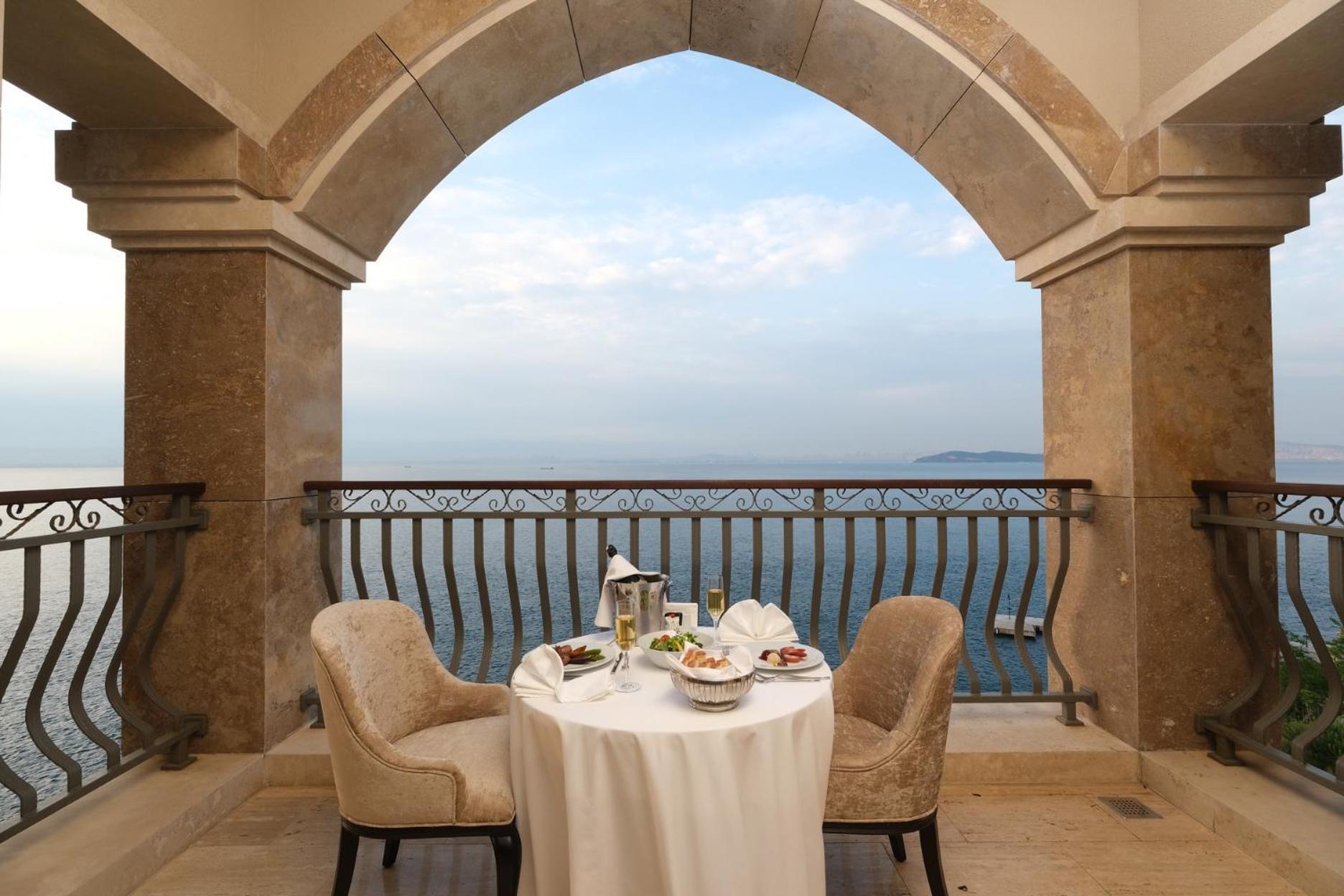 Birun Ada Hotel Burgazada エクステリア 写真